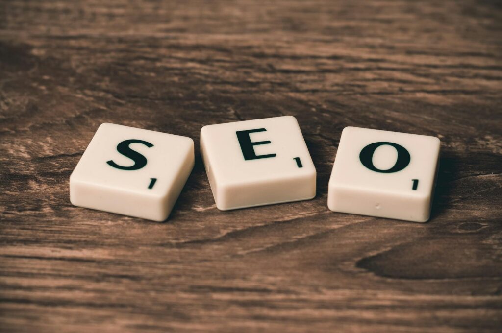 a image of SEO written on dice like cubes.